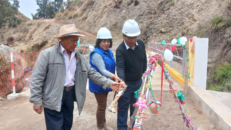 SE INAUGURÓ PUENTE VALLECITO QUE BENEFICIARÁ A CASERÍOS DE LA PARTE BAJA DE PUQUINA