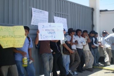 EN LA UNAM INAUGURAN LABORATORIO EN MEDIO DE PROTESTAS