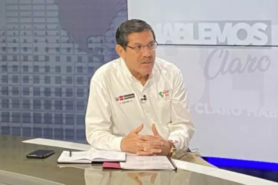 Ministro de Defensa rechaza banderas blanquinegras en Puno: "Son trapos, hay una sola bandera"