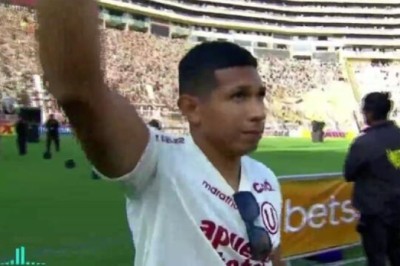 Edison Flores recibió monumental ovación de los hinchas de Universitario en premiación